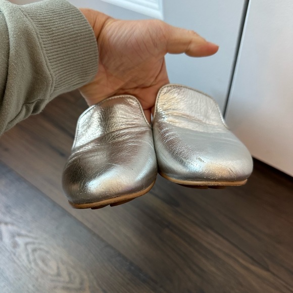 Gentle Souls by Kenneth Cole Eugene Flat Silver (Size 6.5) - Picture 8 of 10